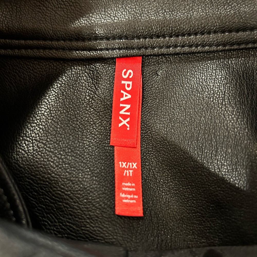 NWT Spanx  Leather-Like Moto Jacket Vegan  Zip Front Luxe Medium or 1x - Picture 12 of 12